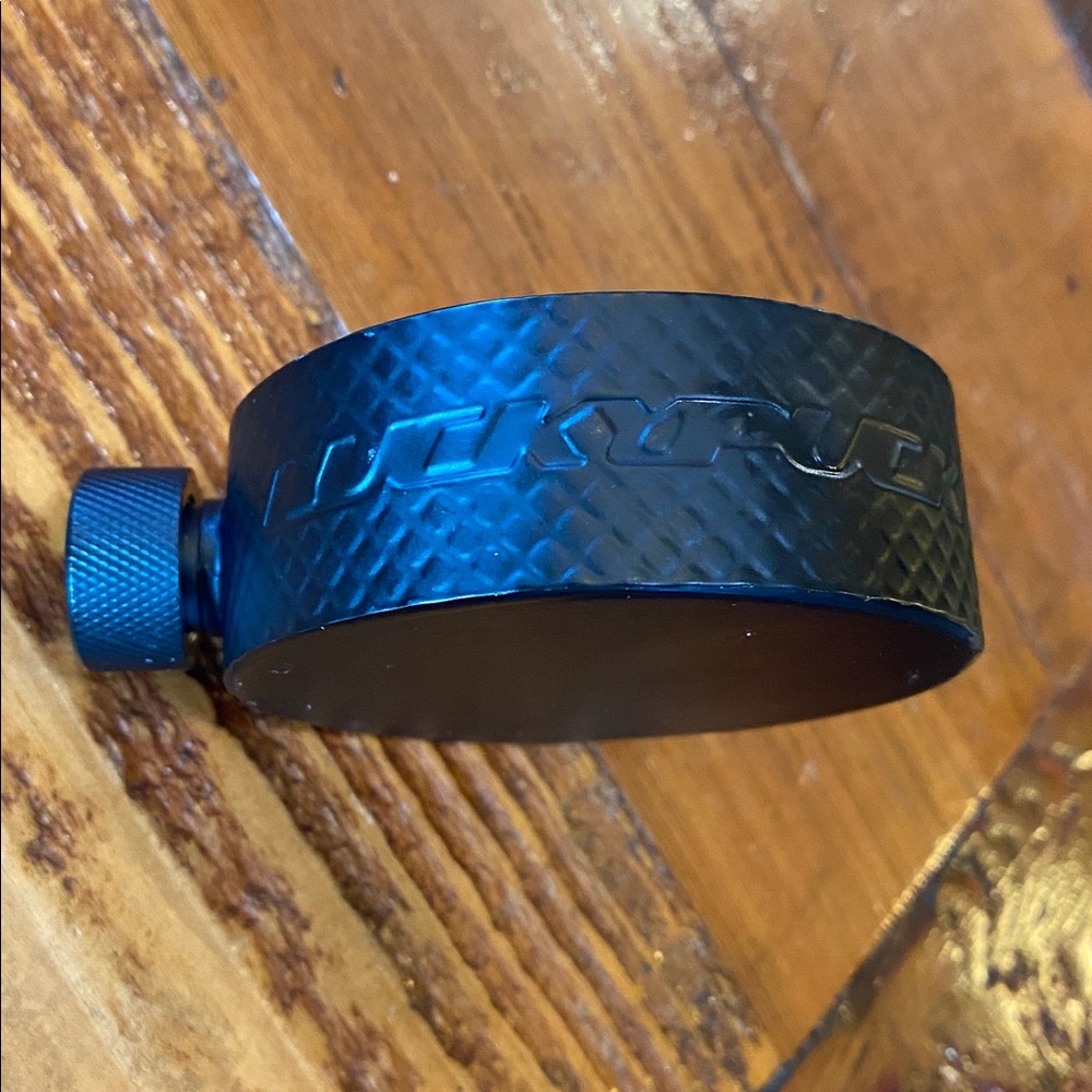 LuckyPuck Flask - Picture 2 of 6